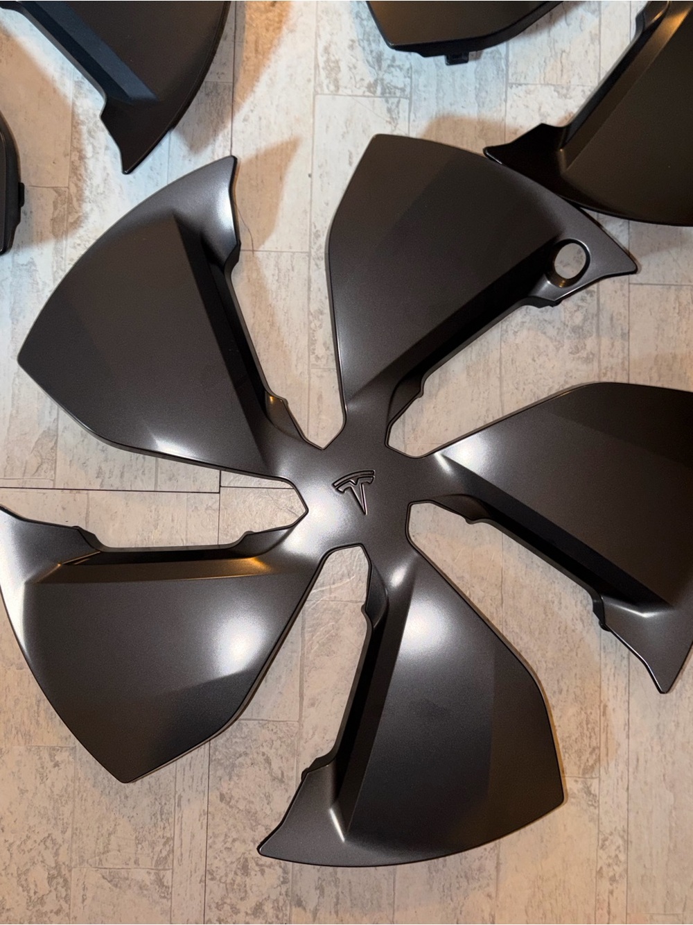 Tesla 19" Crossflow Wheel covers for 26’ Model Y - Picture 2 of 5